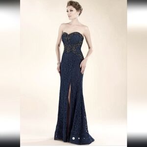 Elegant Strapless Lace Evening Gown